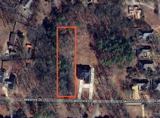 Lakeshire Dr, Tupelo, MS 38804