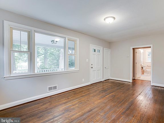 4th image of 141 Sanford Ave