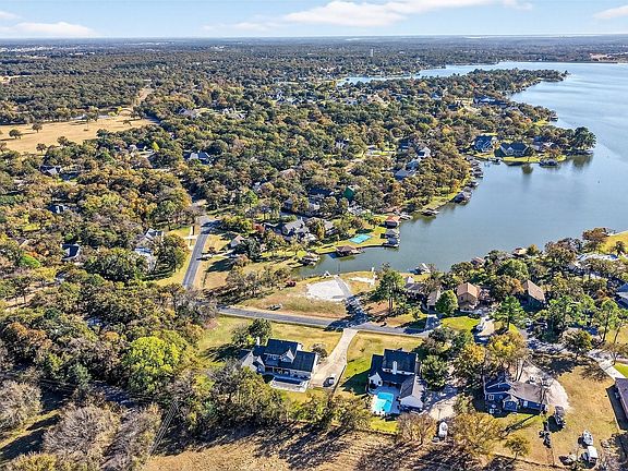 5th image of 329 Comanche Dr