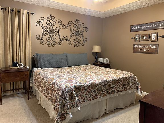 5th image of 203 Saddlewood Dr