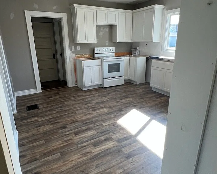 404 Osborn Ave — Photo 3