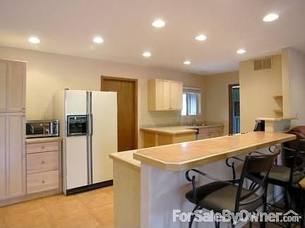 Kitchen eating bar