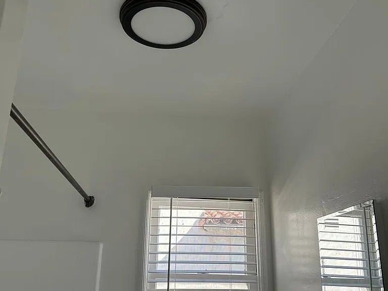 Evans Apartments — Photo 36