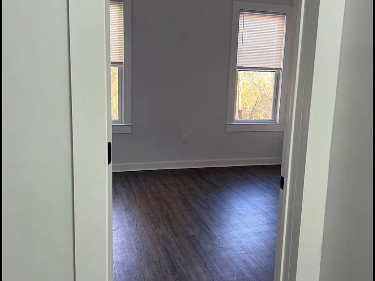 454 Newfield Ave #2 — Photo 4
