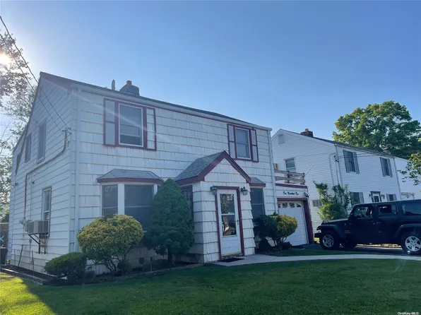 101 Harris Avenue, Hewlett, NY 11557