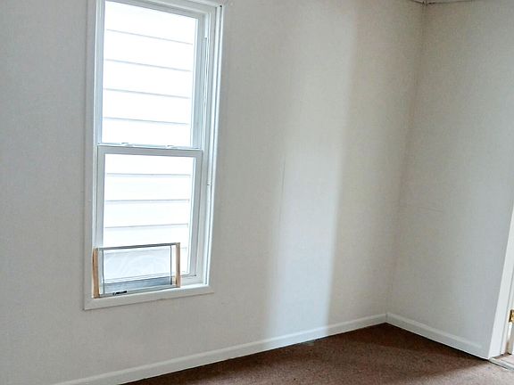 3rd image of 529 Jackson St
