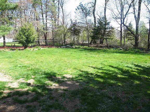 3rd image of 30 Bell Ln