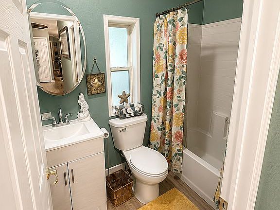 5th image of 550 Goldenrod Dr