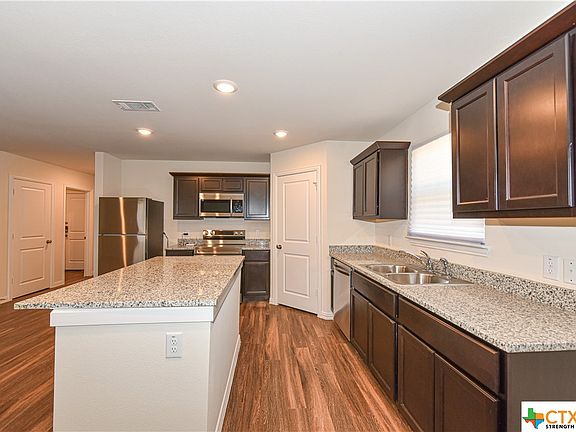 3rd image of 2807 Phoenix Dr