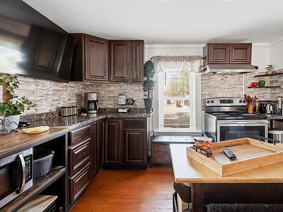 3rd image of 69 Chestnut Hill Road