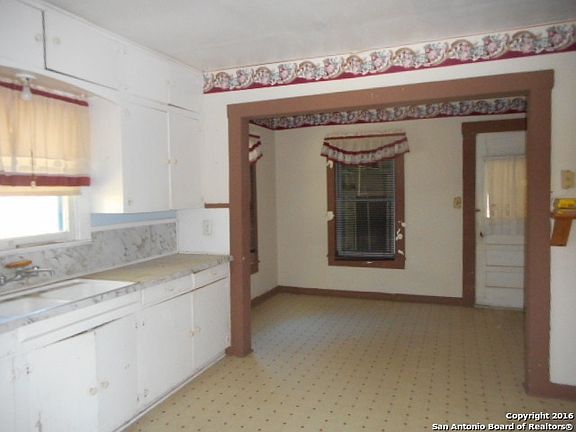 3rd image of 720 Burmeister St