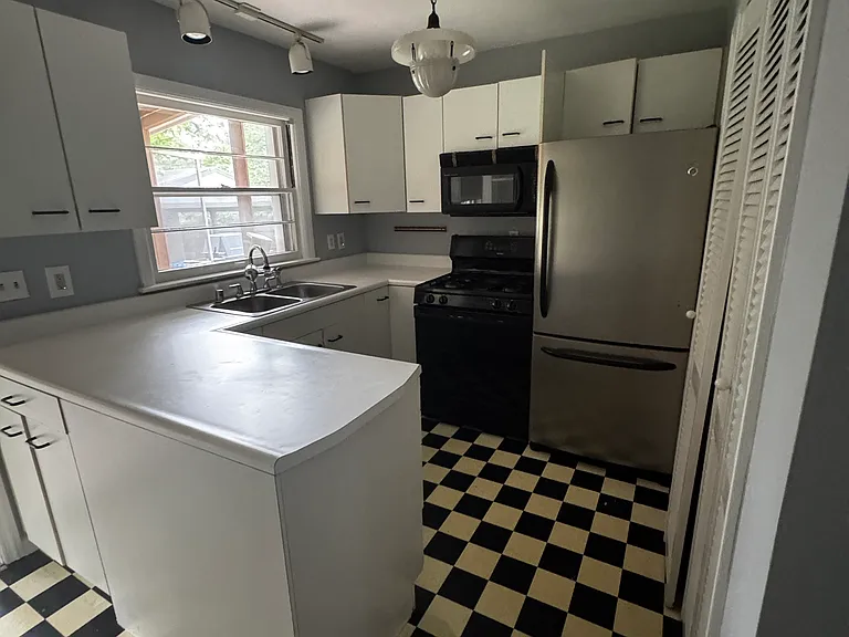 234 Norway St — Photo 15