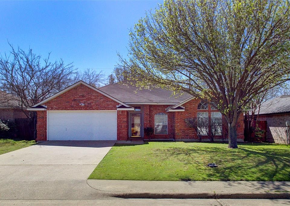 1st image of 651 Honeysuckle Ln