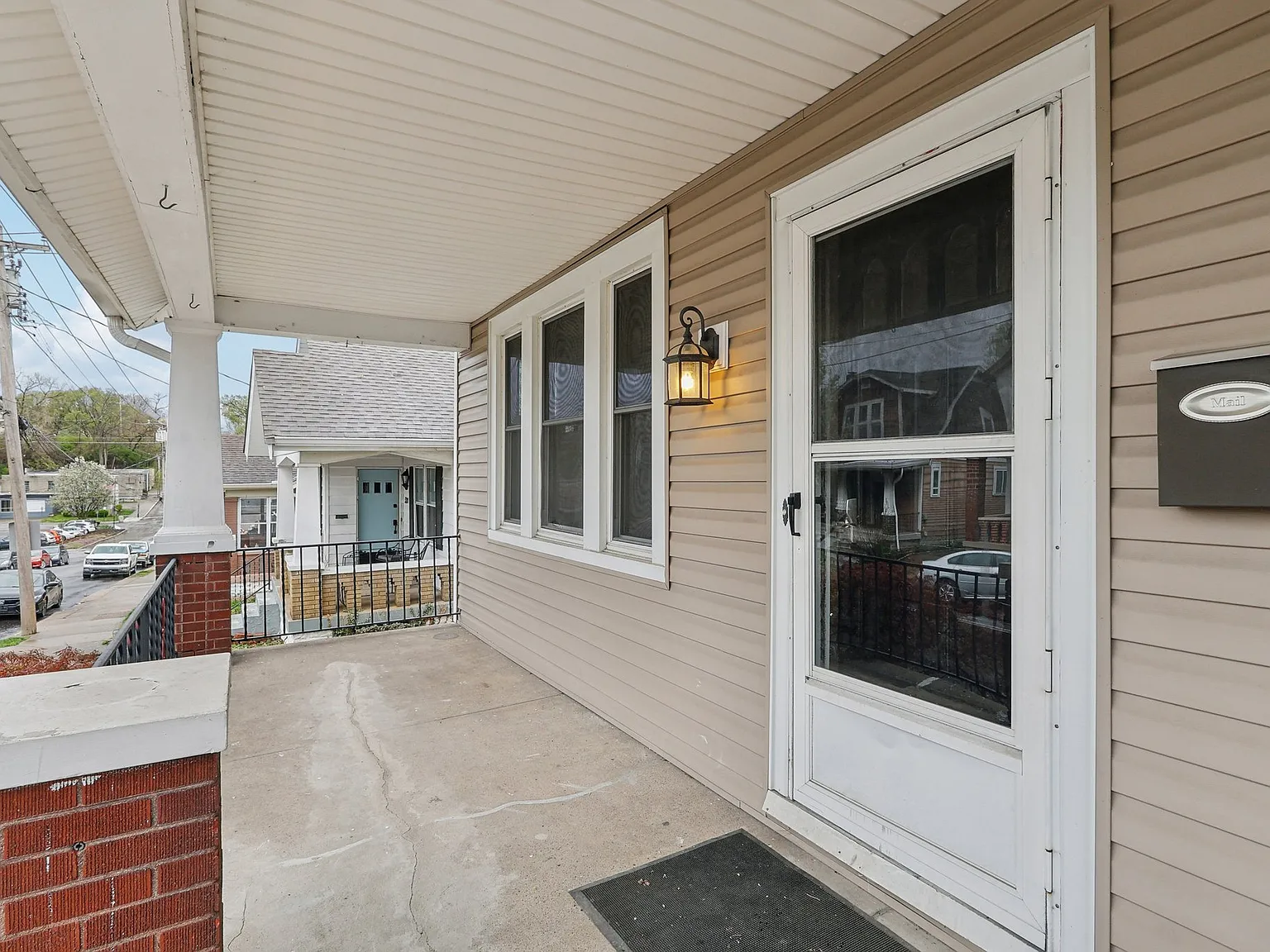 2 bed, 1046 sqft, $1,925 — Photo 4