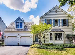 582 Lexington Sq E, Gurnee, IL 60031