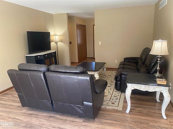 4th image of 1439 Tanglewood Dr