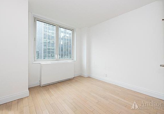 5th image of 211 E 46th St #20J