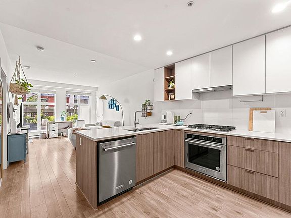 2nd image of 750 Dogwood St #113