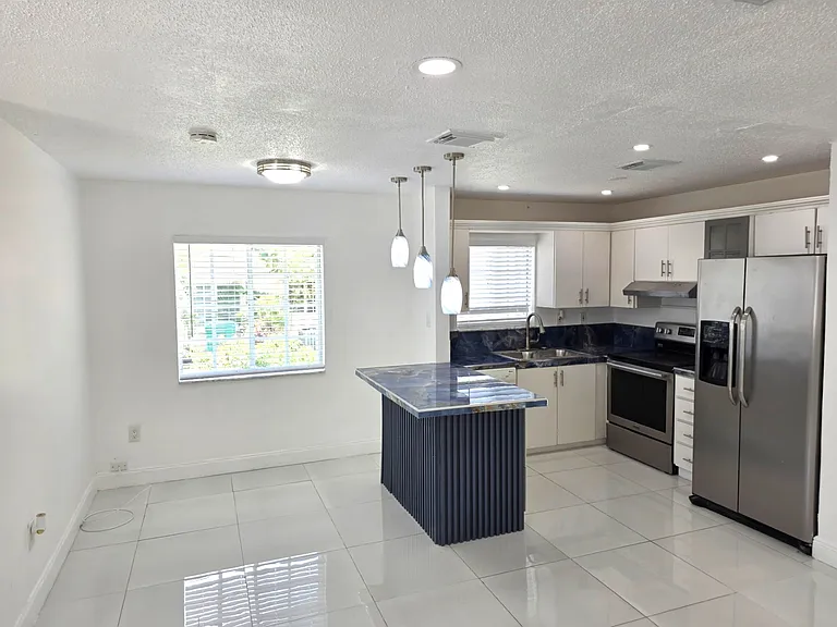 18616 SW 100th Ave — Photo 10