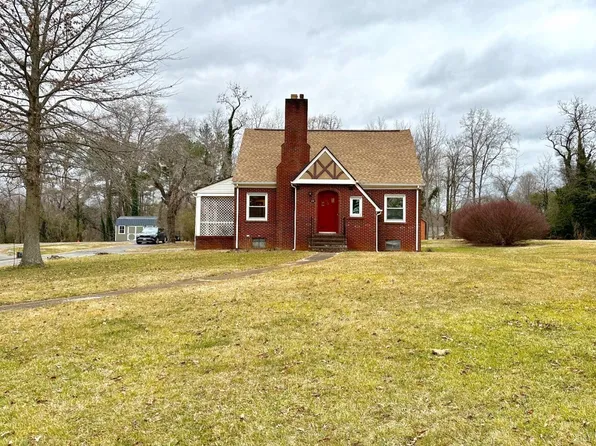 1391 Church St, Appomattox, VA 24522