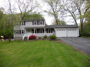 2 Quail Meadow Ln, Gales Ferry, CT 06335