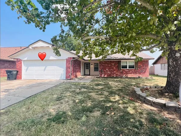 808 N Platt Cir, Moore, OK 73170