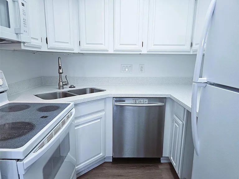 921 Marine Dr #227 — Photo 6
