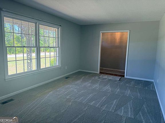 4th image of 3700 Ben Lyn Rd