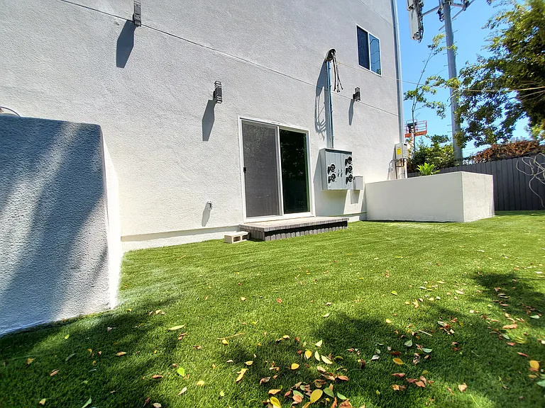 2337 Crenshaw Blvd #1/2 — Photo 30