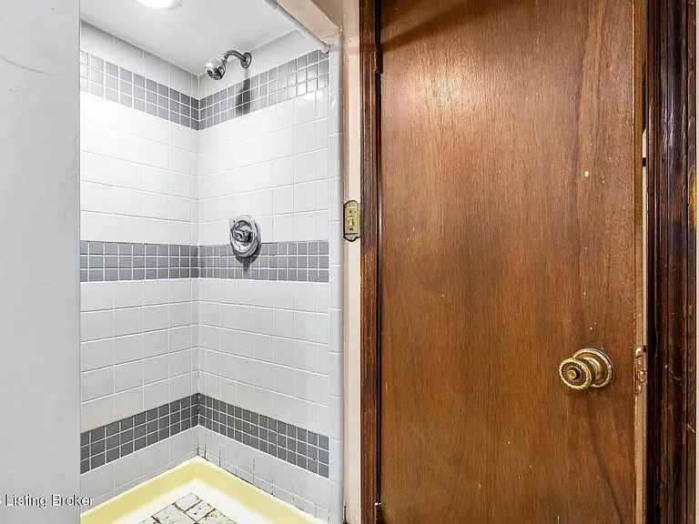 7506 Pimlico Dr — Photo 33