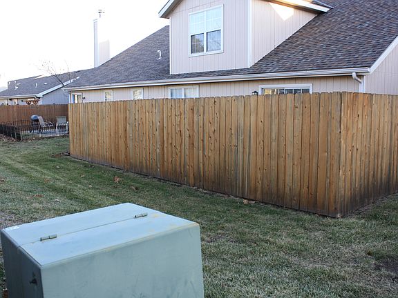 Privacy Fenced yard w/patio