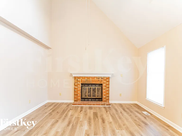 1311 Logan St — Photo 2