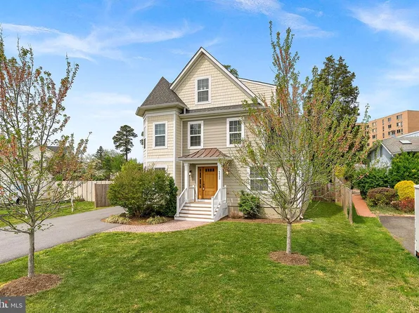 6932 Alpine Dr, Annandale, VA 22003