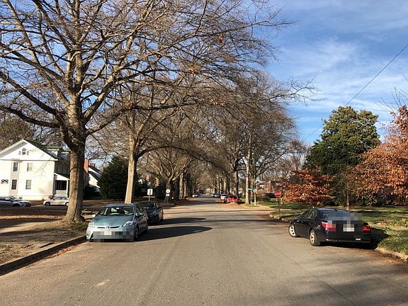5th image of 3412 Montrose Ave