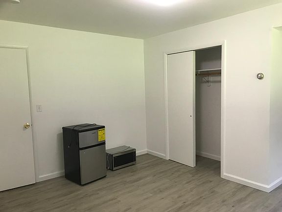 3rd image of 9 Sunset Dr