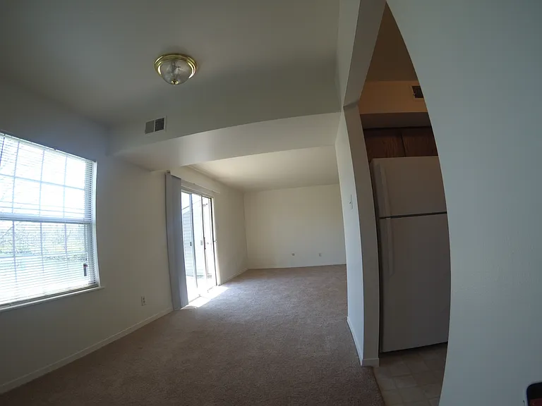 Lakeside Apartments at Walnut Hills — Photo 14