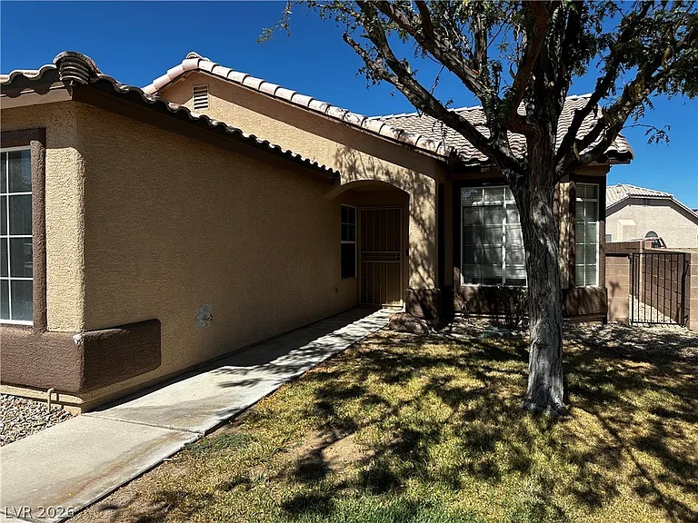 2229 Maple Shade St — Photo 3