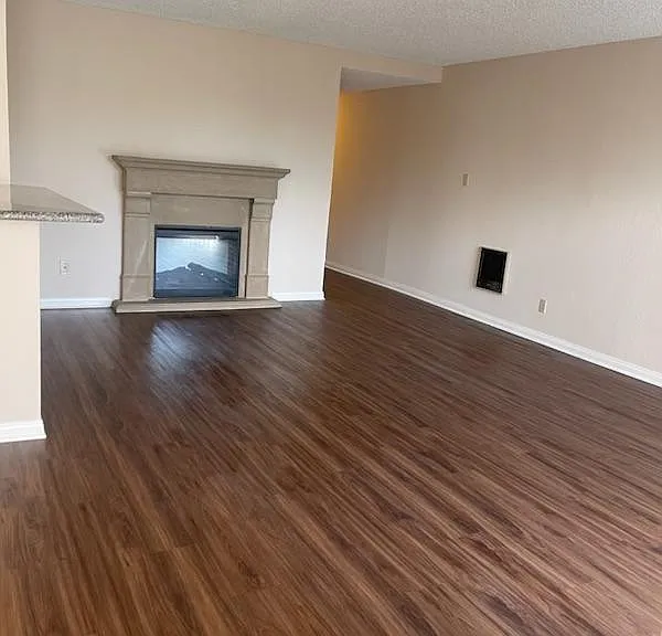 4051 Elm Ave #4 — Photo 2