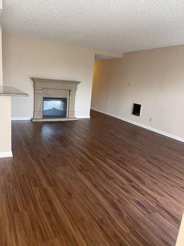 Building Photo - 4051 Elm Ave #4