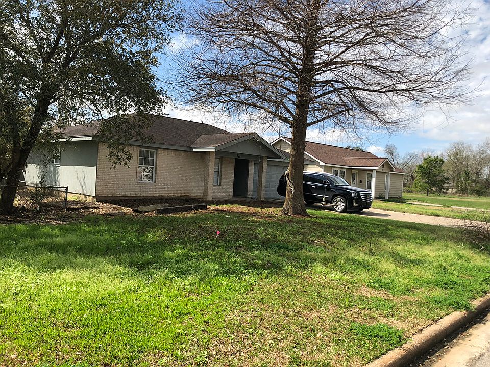1st image of 807 Temple Cir