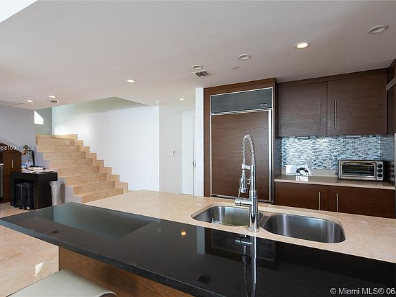 4th image of 495 Brickell Ave #1