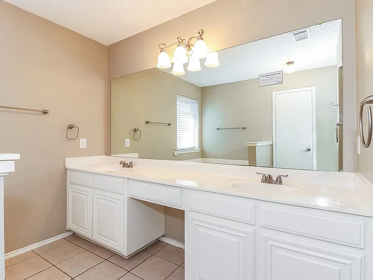 528 Cambridge Dr — Photo 11