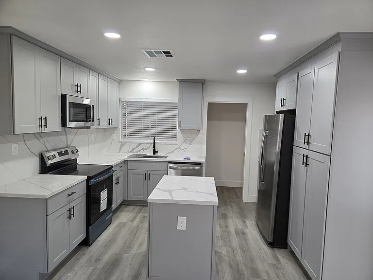 Laguna Dr — Photo 3