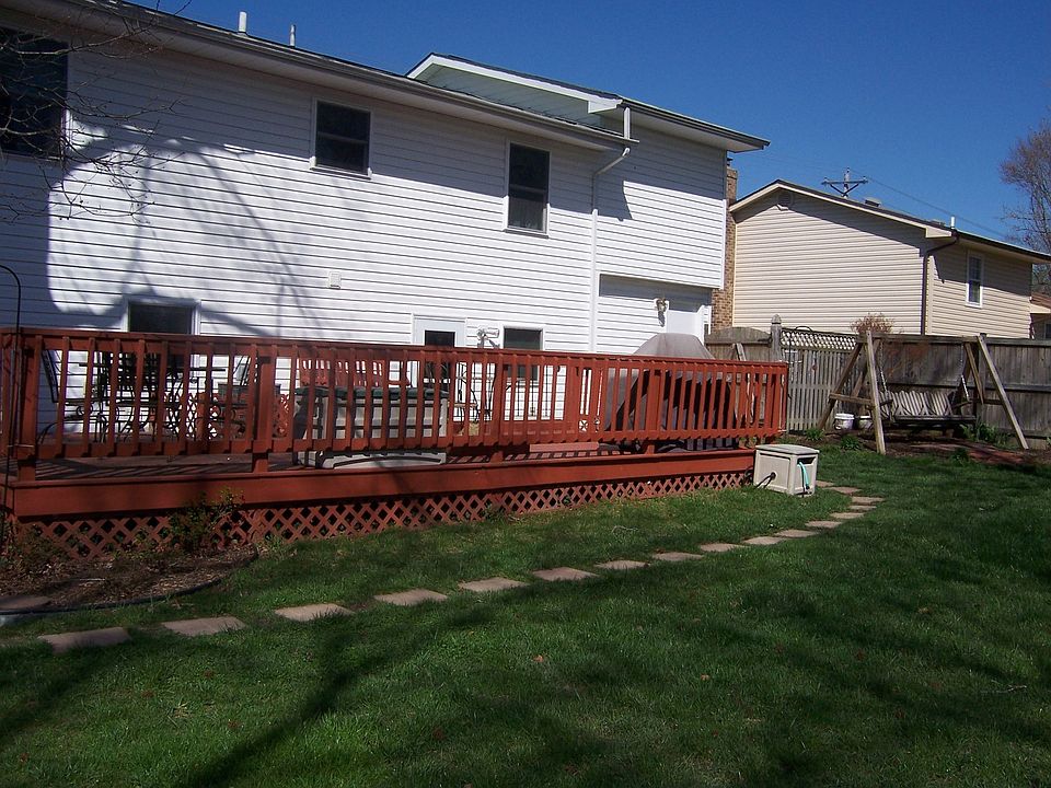 great deck and fenced in yard