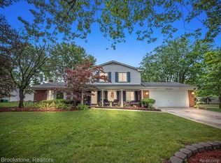 25260 Wykeshire Rd, Farmington Hills, MI 48336