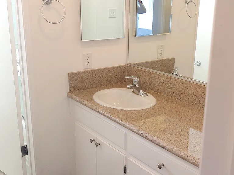 1628 S. Westgate Ave — Photo 20