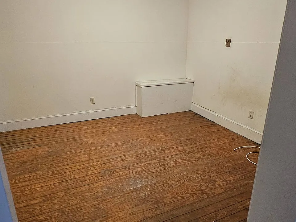 Building Photo 4