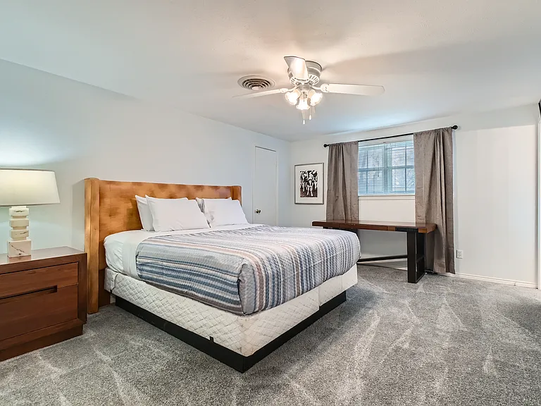 108 W Lilly Ln — Photo 16
