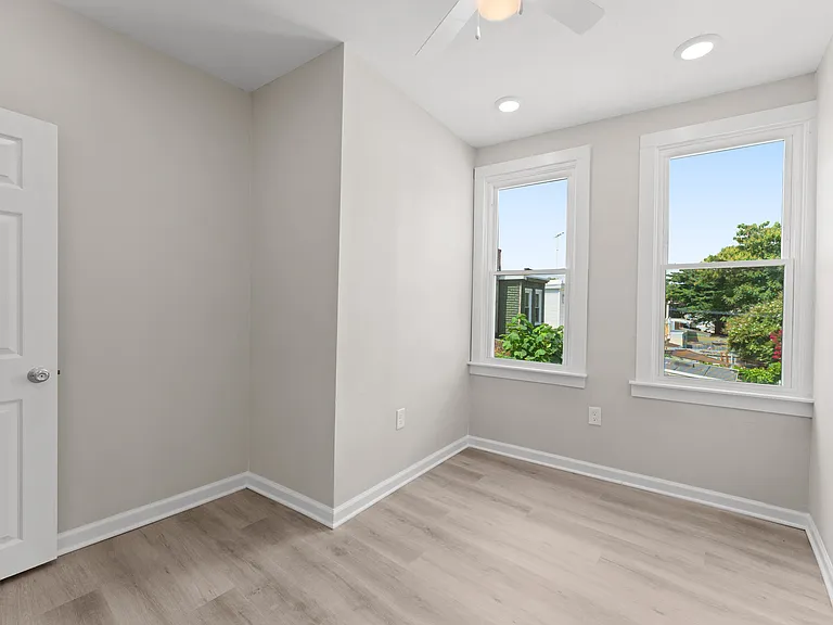 3010 Emerald St — Photo 12