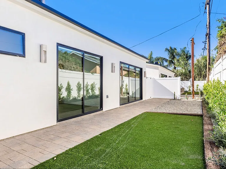 19531 Strathern St — Photo 13